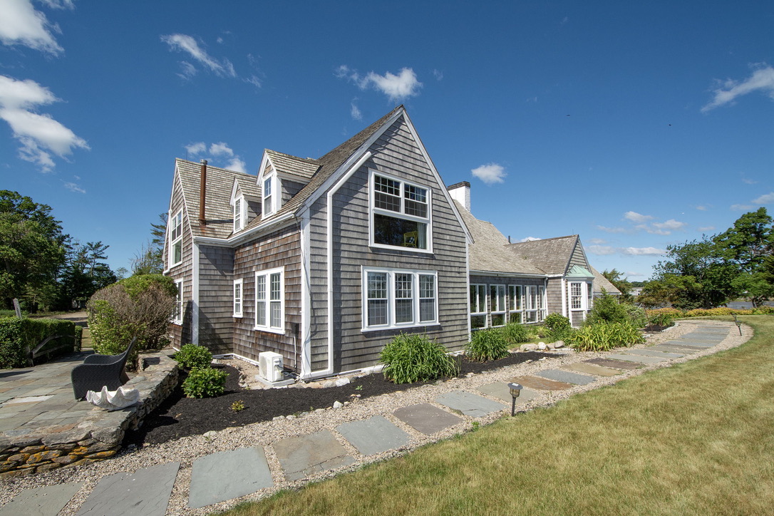 Shingle-style architecture detail
